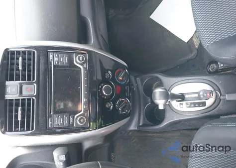 2016 Nissan Versa Note S (Sr)/S Plus/Sl/Sr/Sv z USA, uszkodzony, nr VIN 3N1CE2CP2GL393034